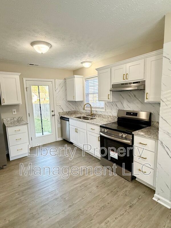 Building Photo - 805 Broadmore Dr