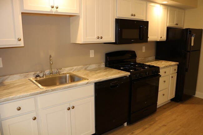 Building Photo - Bel Charlton