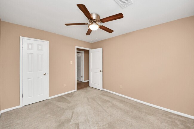 Building Photo - 15126 Trailside Dr