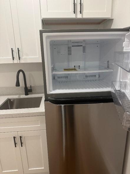 Building Photo - 731 SW 8th Ave