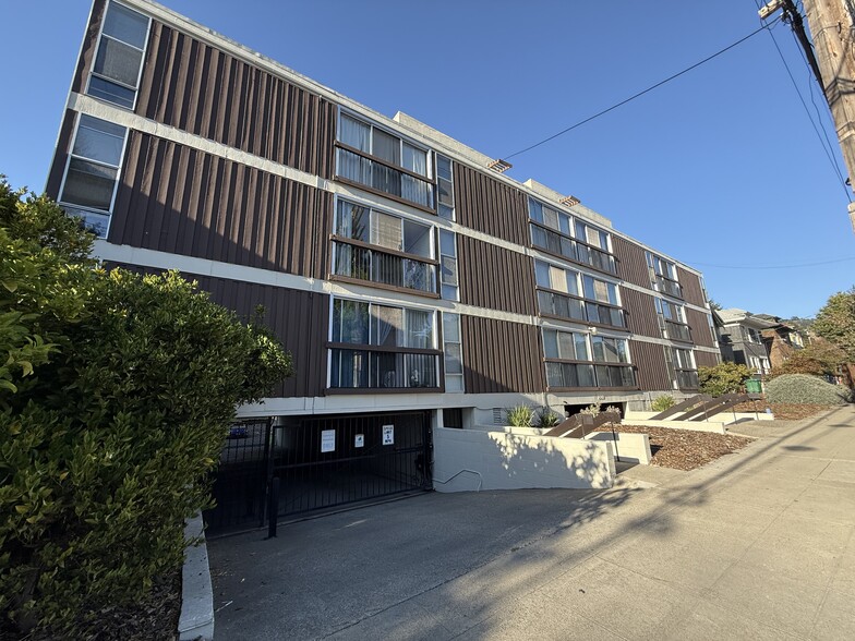 Primary Photo - 2211 Carleton St