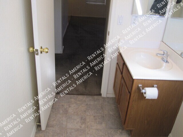 Building Photo - 427 S Sabrina