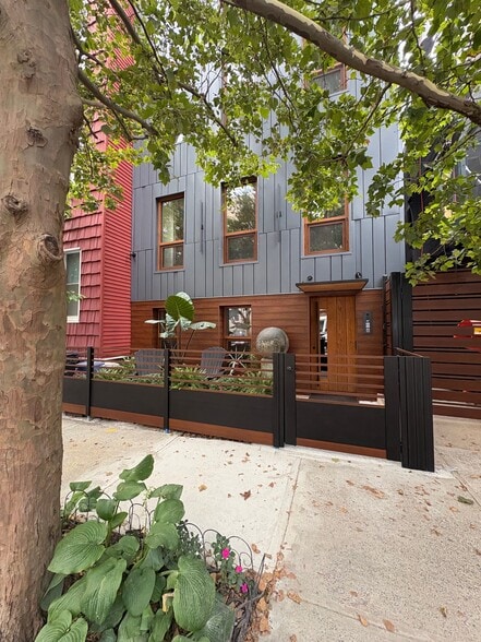 Ground floor apt - 19 Conselyea St
