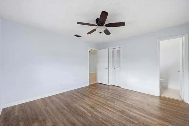 Building Photo - 410 W Palm St