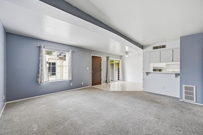 Building Photo - 754 E Eugie Ave