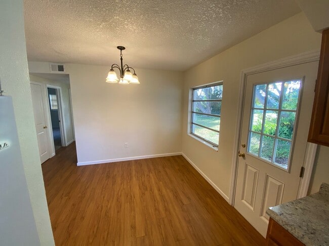 Building Photo - 2 Bedrooms 2 baths Orange City