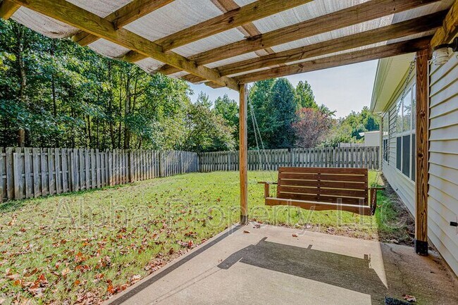 Building Photo - 305 Riello Dr