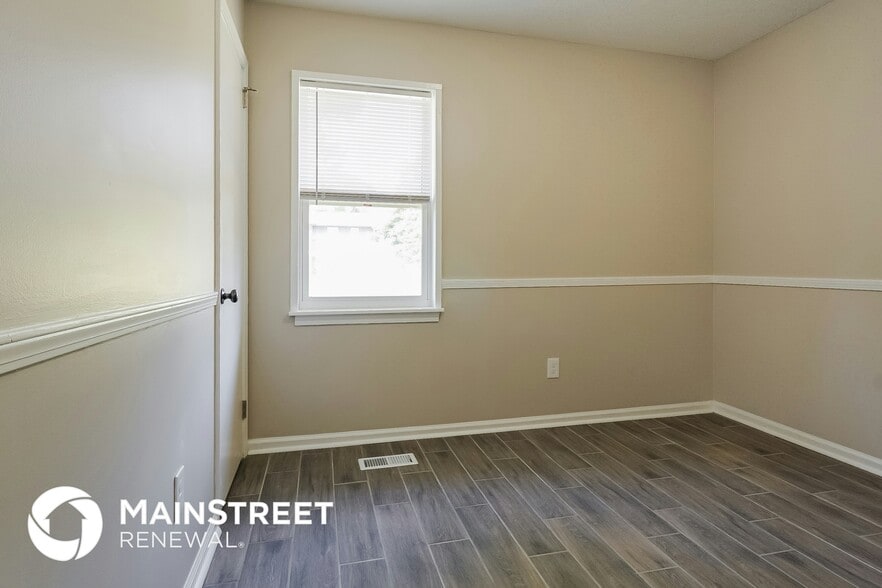 Building Photo - 1833 Huntington Dr