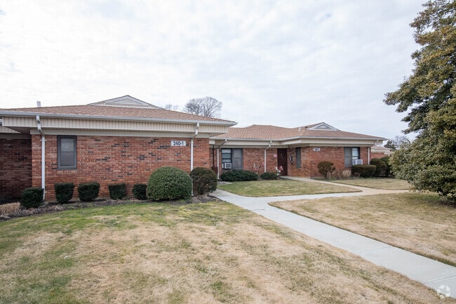 Building Photo - 240 S Main St