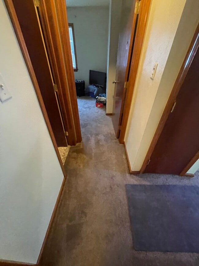 Building Photo - 2 BED / 1 BATH DUPLEX