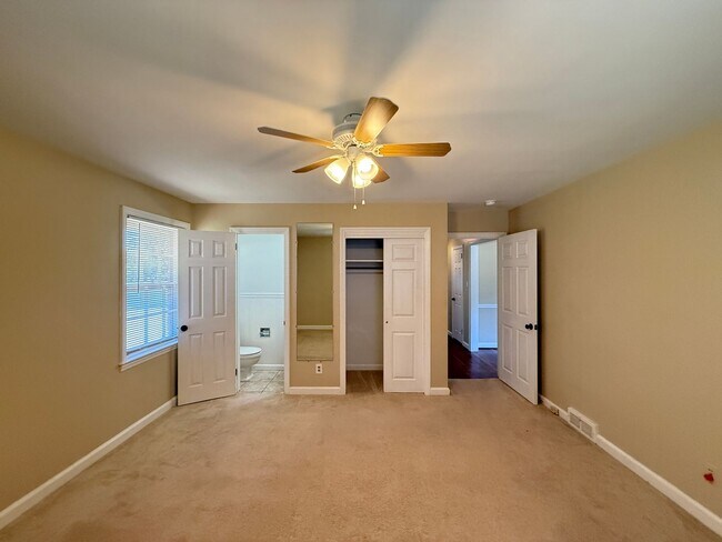 Building Photo - 1407 Capri Rd SW