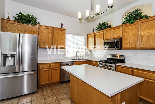Building Photo - 440 Crestfield Cir