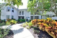 Building Photo - 800 S Golf Dr