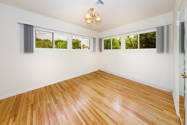 Building Photo - 15853 Romar St