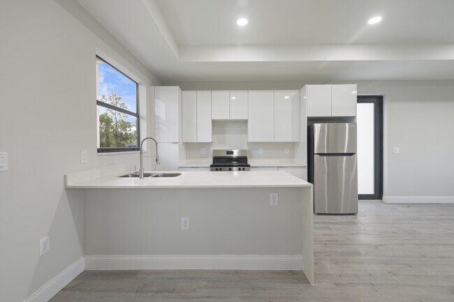 Building Photo - 757 Joponica Ave S