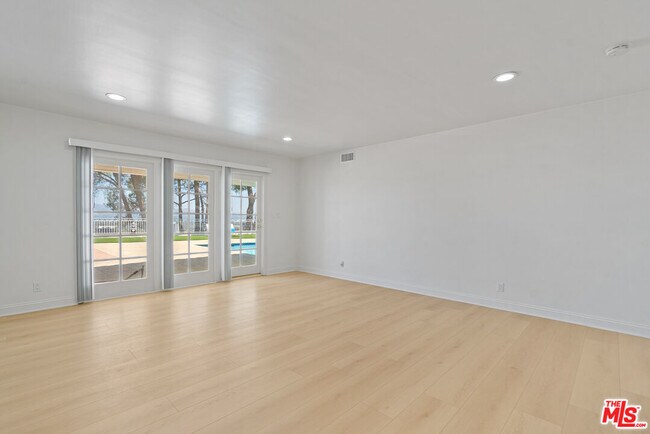 Building Photo - 4159 Regal Oak Dr