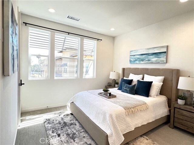 Building Photo - 45 Sanctuary Ln