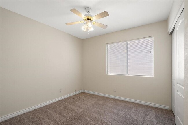 Building Photo - Spacious 4 Bd, 3 bth with in Summerlin with Beautiful Backyard and Bonus Space