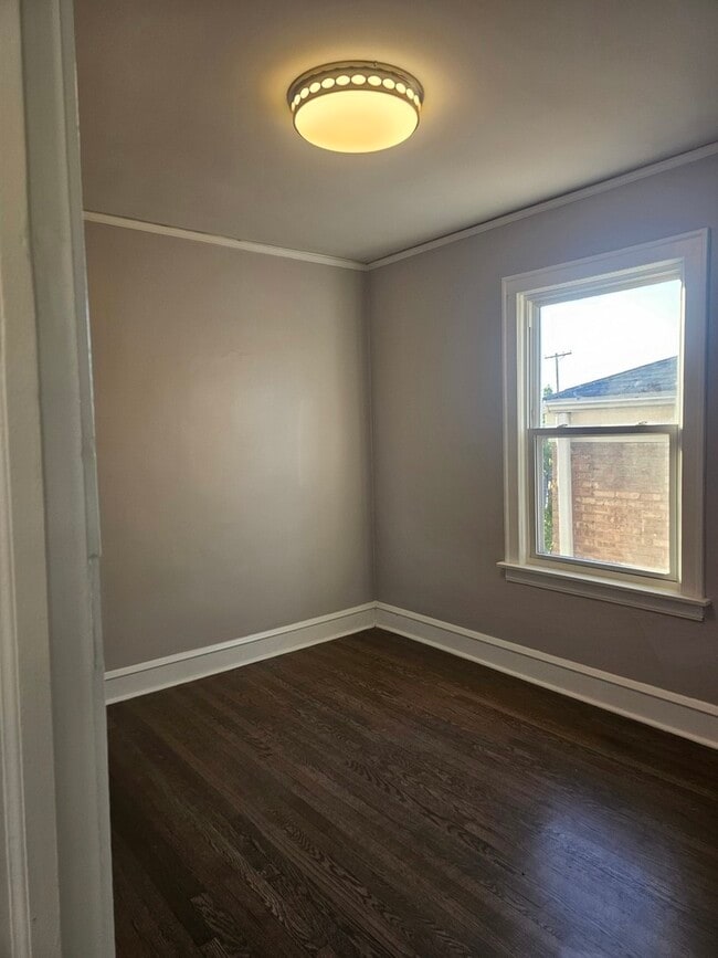 Building Photo - 6152 S Kolin Ave