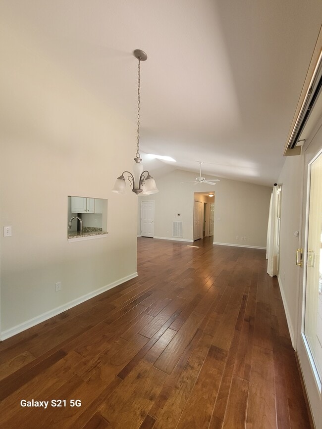 Building Photo - 13 Leyden Ct