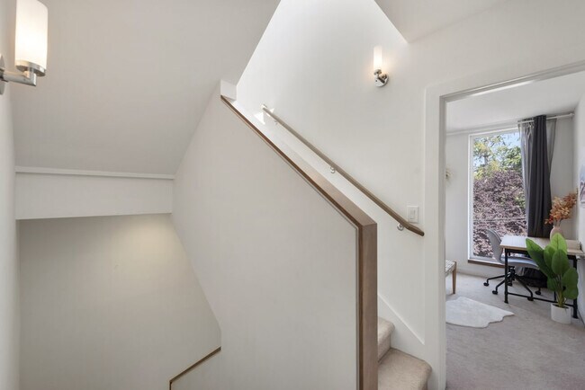 Building Photo - 1503 E Spruce St