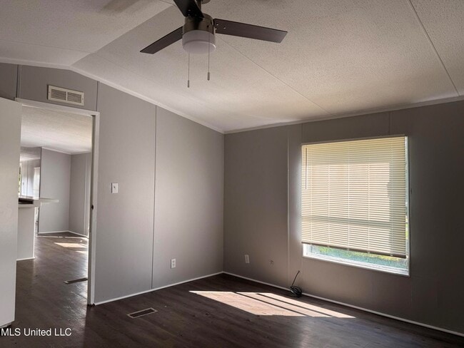 Building Photo - 505 Hillview Ct