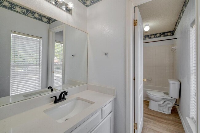 Building Photo - 16205 Glorious Ln