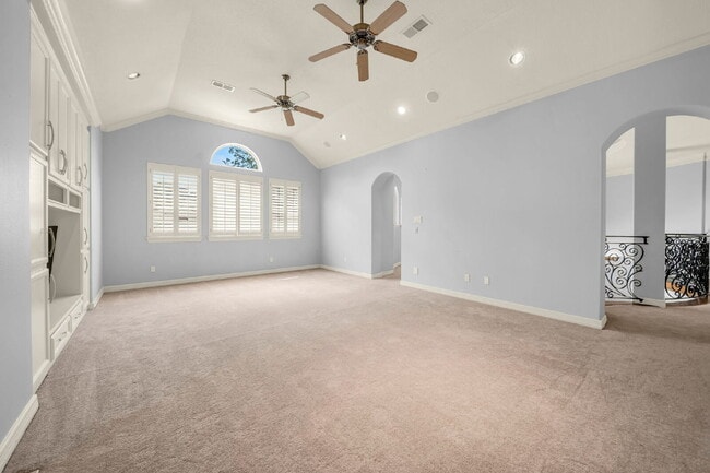 Building Photo - Exceptional 5-bedroom home (2 down) in desirable Woodlands Country Club with landscape & pool mai...