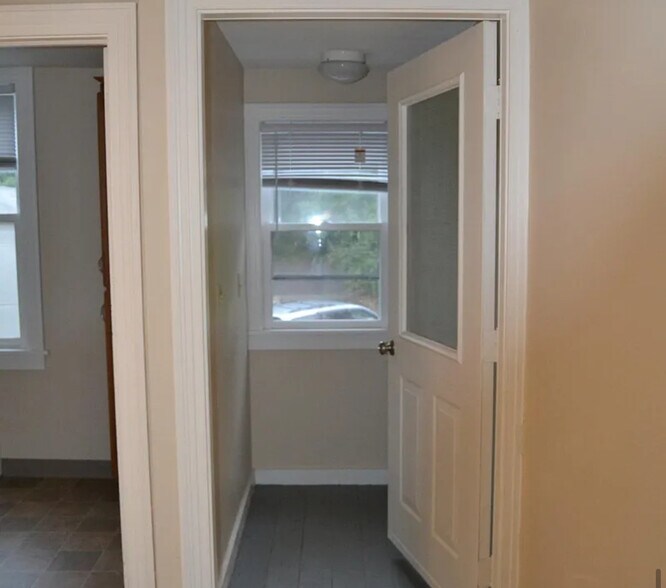 Building Photo - 163 N Main St