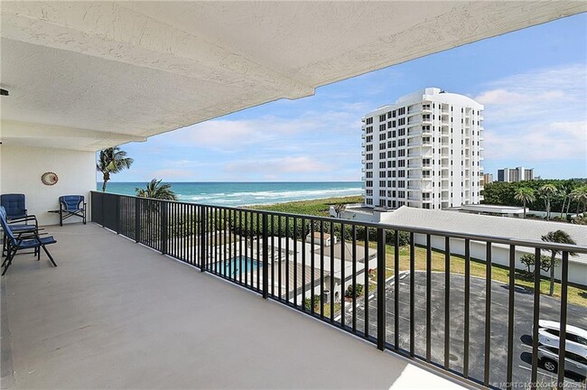 Building Photo - 10044 S Ocean Dr