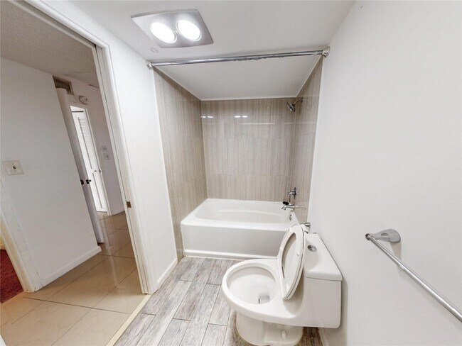 Building Photo - 3080 N Course Dr