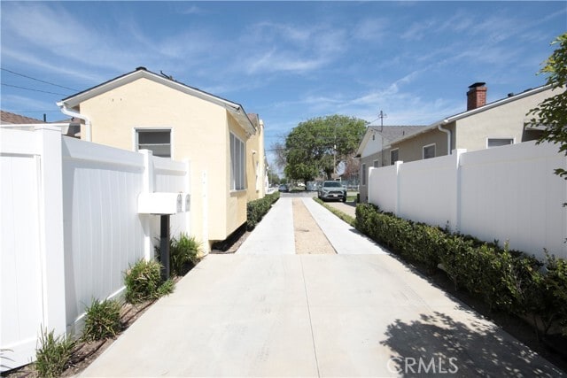 Building Photo - 1040 W Almond Ave