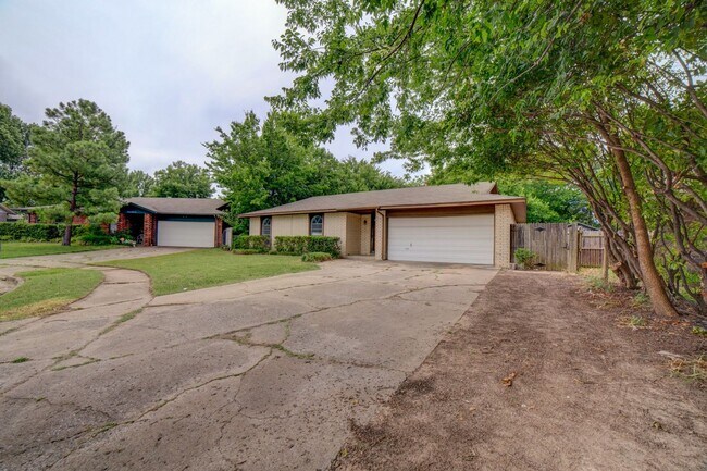 Building Photo - 4 Bed | 2 Bath | Broken Arrow | October