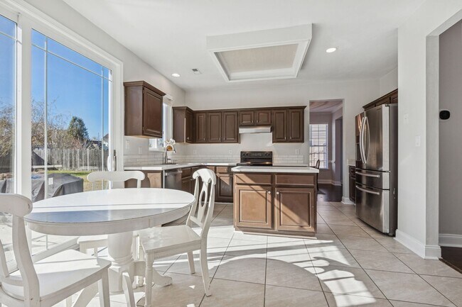 Building Photo - Bright, Clean & Convenient - Perfect 4 Bedroom Home in Chesapeake