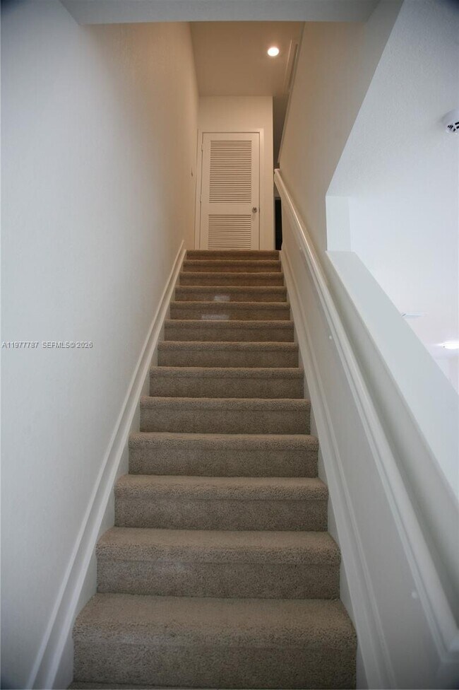 Building Photo - 371 NE 16th St