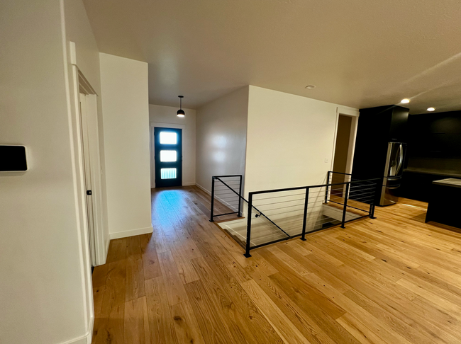 Building Photo - Modern 5 bedroom home for rent in Spanish ...