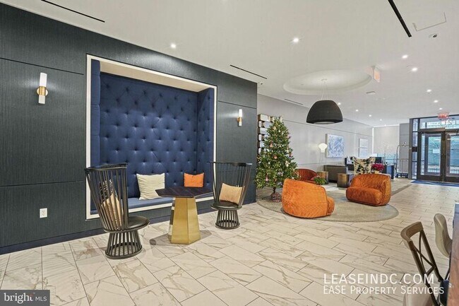 Building Photo - 1211 Van St SE