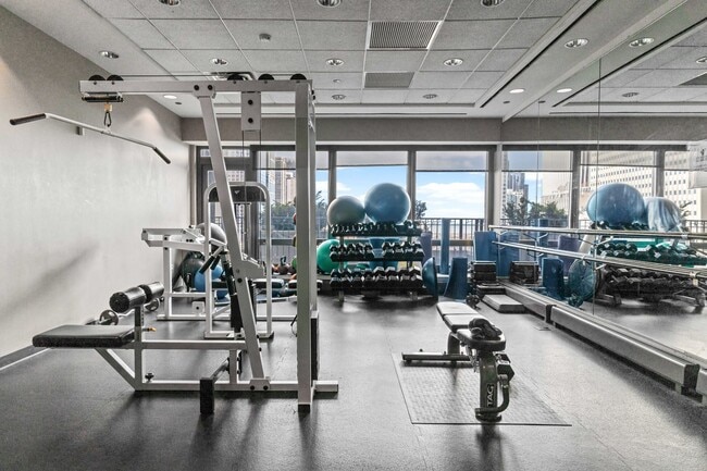 Building Photo - 130 N Garland Ct