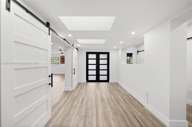 Building Photo - 7520 Hispanola Ave