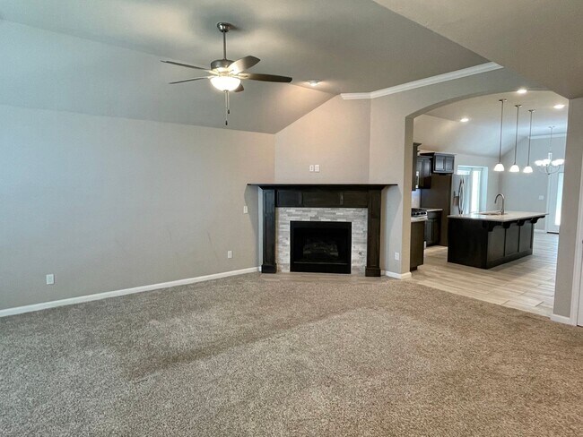 Building Photo - Beautiful 4 bed 3 bath in Deer Creek Schools!