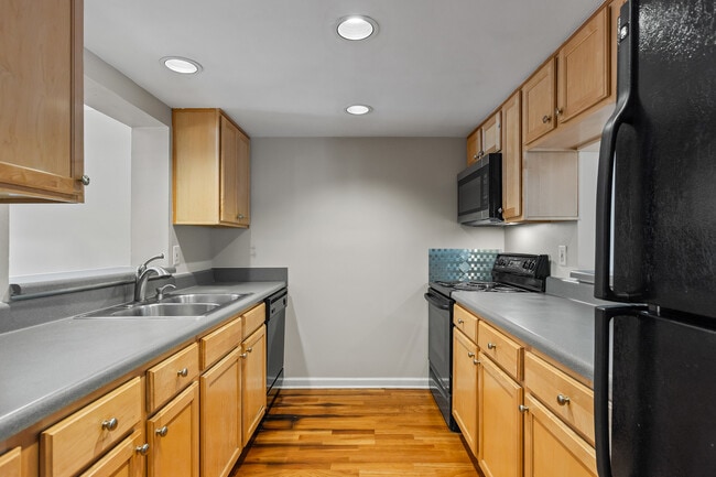 Building Photo - 3691 Essex Ave