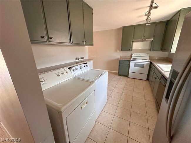 Building Photo - 641 E Pecos Way