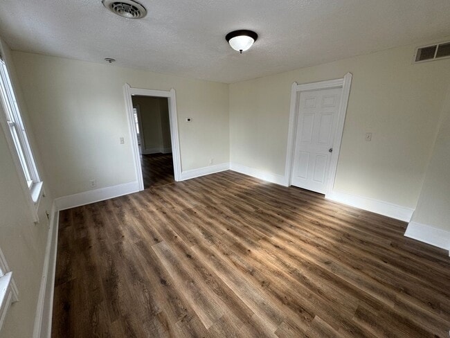 Building Photo - 2476 W 10th St