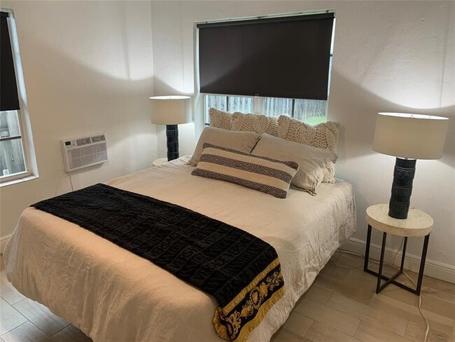 Building Photo - 1436 NE 2nd Ave