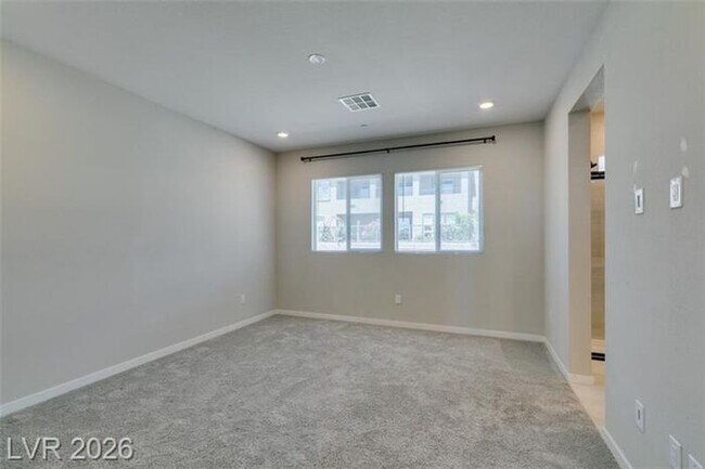Building Photo - BEAUTIFUL 4 BEDROOM PROPERTY IN GATED COMMUNITY!