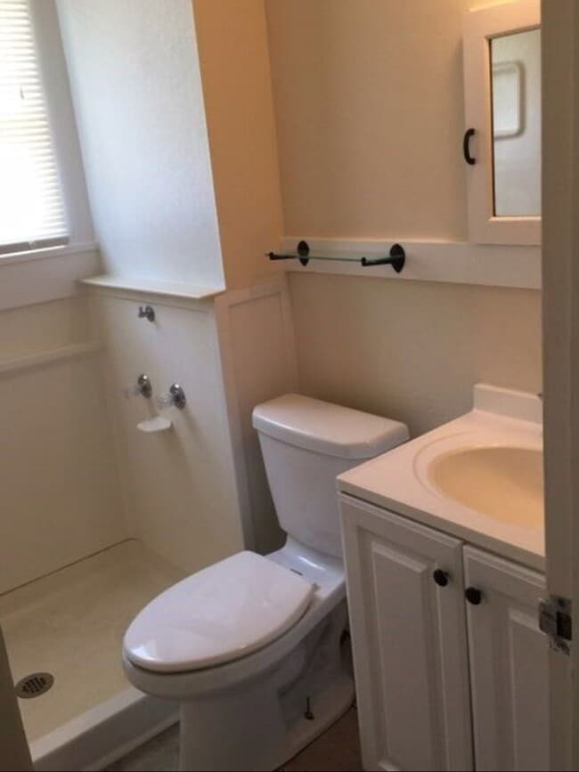 Building Photo - 2 bedroom  in St. Pete