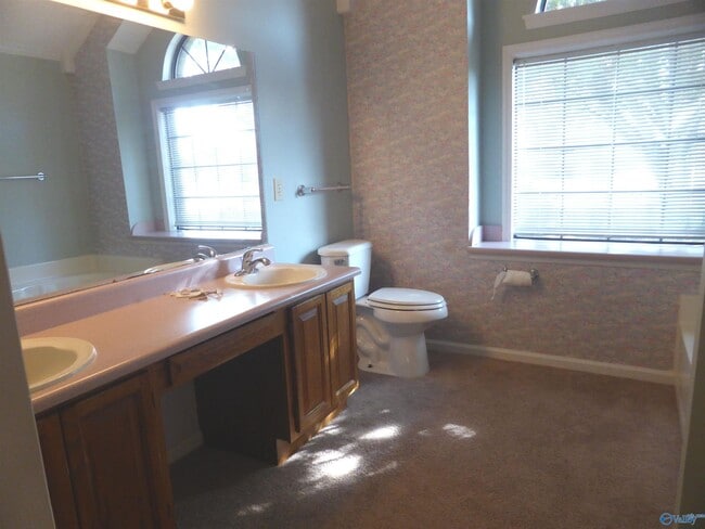 Building Photo - 2503 Jarvis St SW