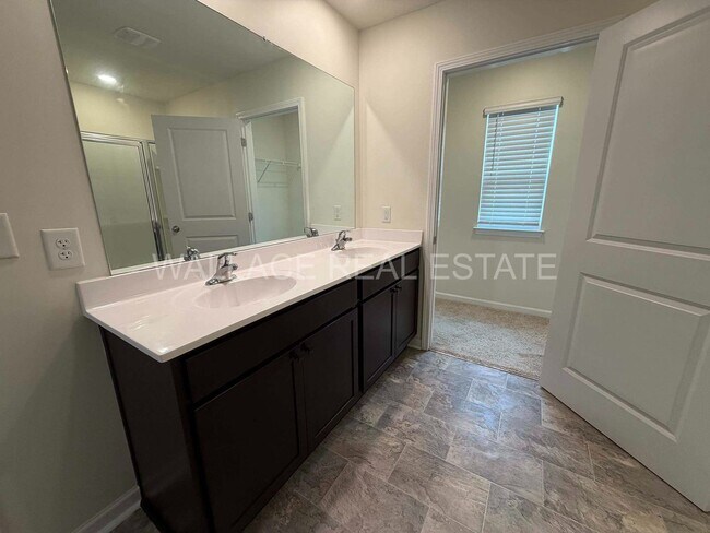 Building Photo - FIVE BEDROOM HOUSE IN FARRAGUT/HARDIN VALLEY AREA!!