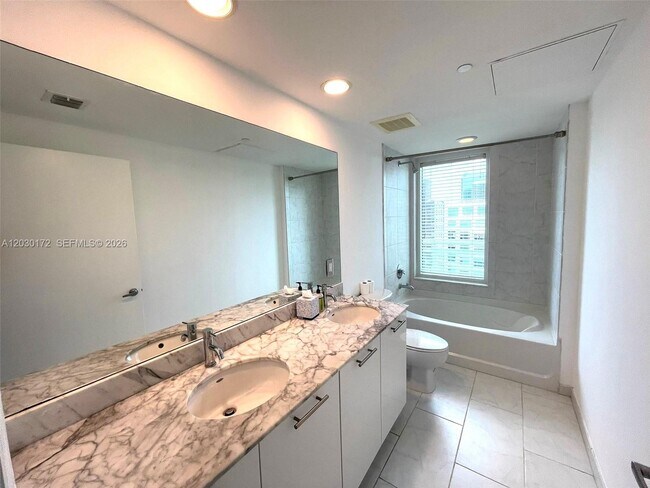 Building Photo - 951 Brickell Ave