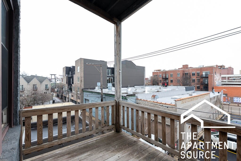 Building Photo - 1918 N Wilmot Ave